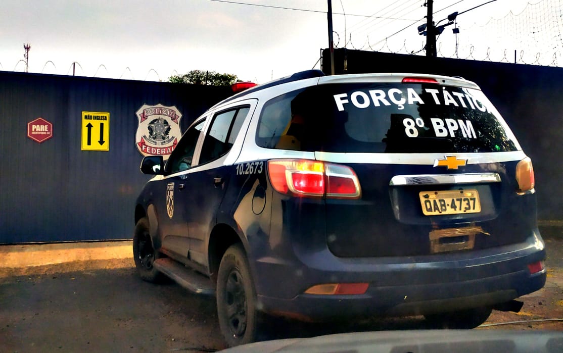 Polícia Militar conduz jovem para a delegacia portando drogas em Batayporã