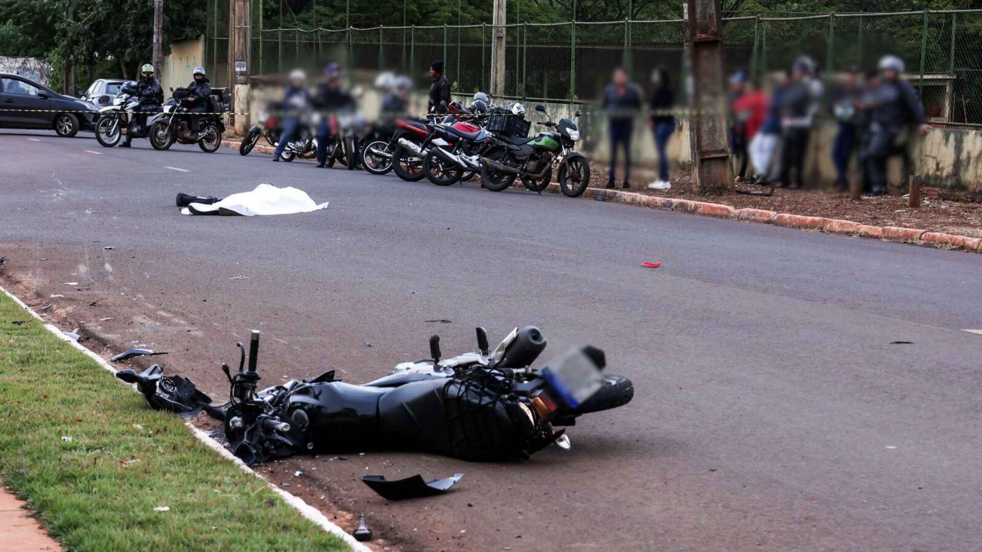 Motociclista morre atropelado ao tentar ultrapassar caminhão na Vila Ipiranga em Campo Grande