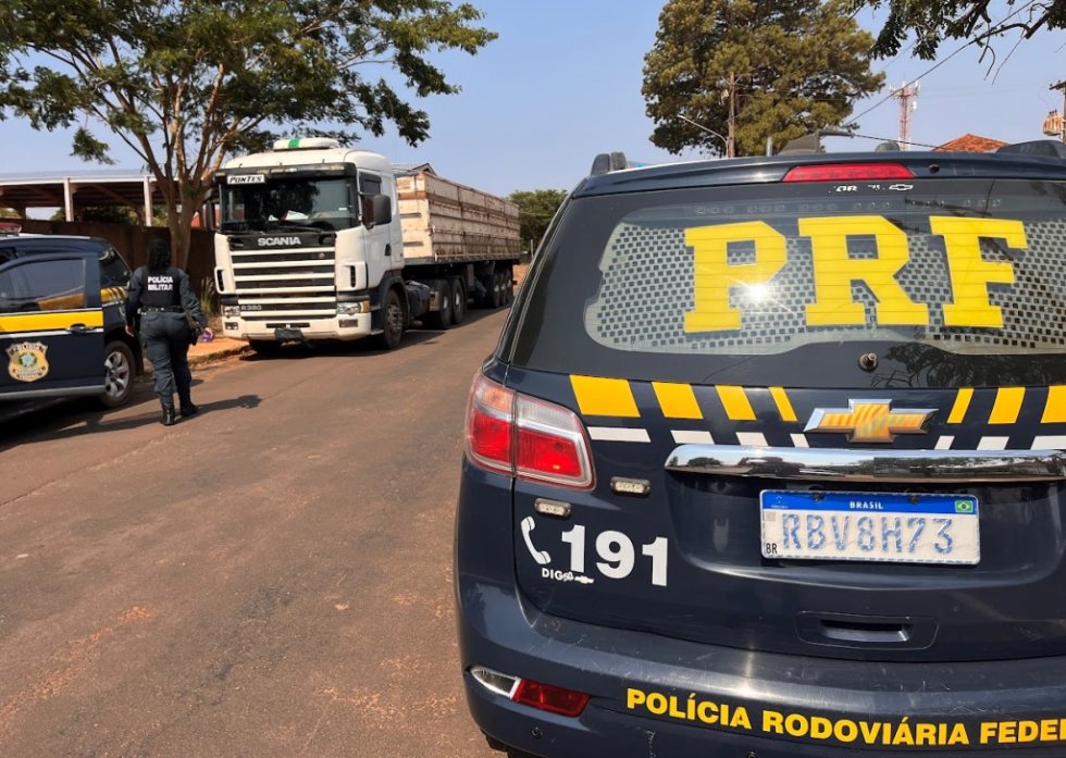 IVINHEMA: PRF recupera caminhão roubado de motorista sequestrado