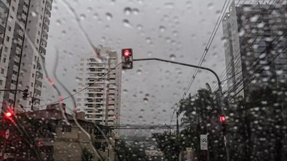 Frente fria favorece chuvas e temperaturas amenas em MS nesta quinta-feira