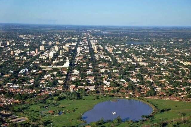 Idoso morre após cair de árvore enquanto realizava poda