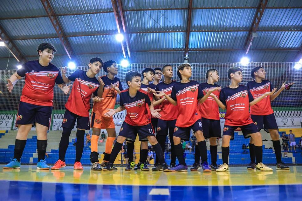 IVINHEMA: Escola Estadual Filinto Muller avança em duas categorias na 27ª Copa Chama de Futsal em Naviraí