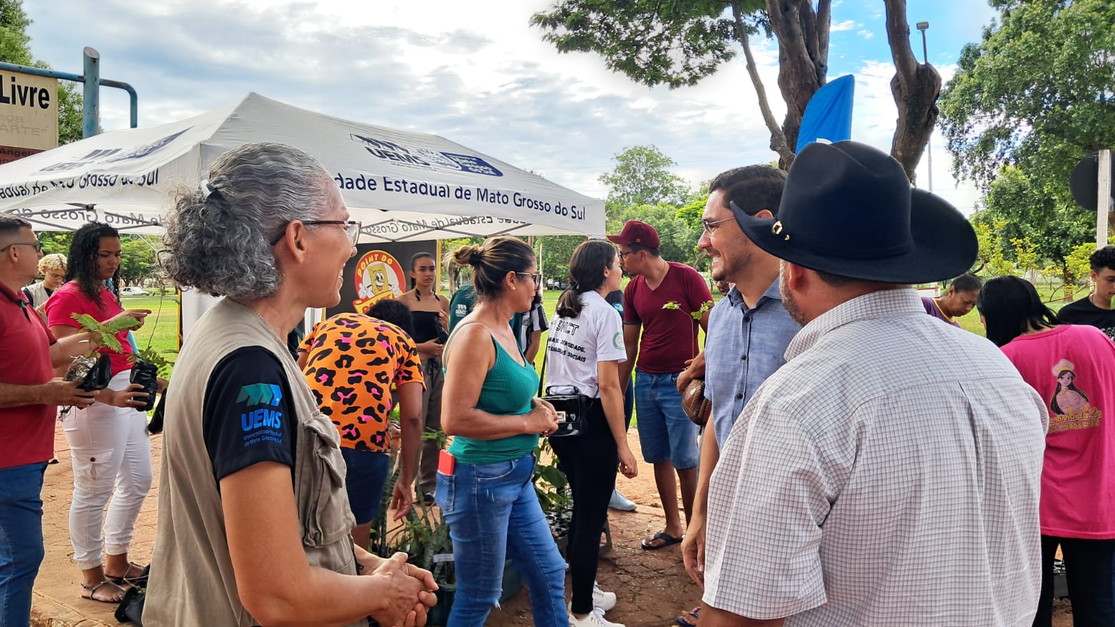 UEMS realiza evento de doação de mudas em Angélica