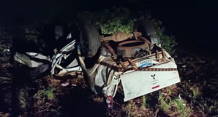 Traficante capota caminhonete lotada de maconha e morre em perseguição