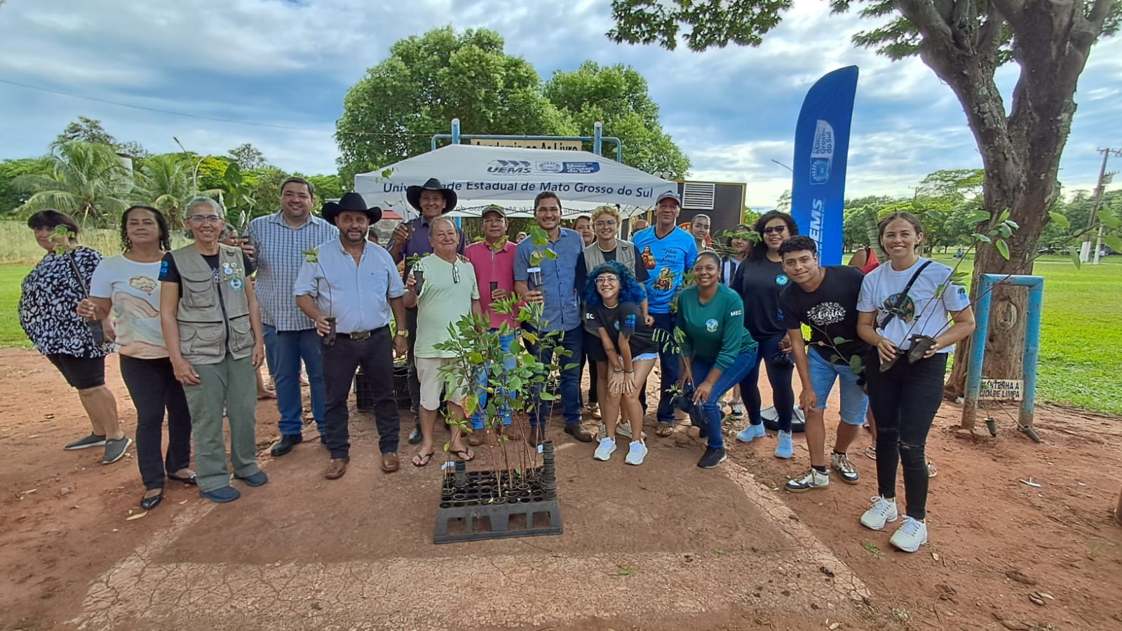 UEMS realiza evento de doação de mudas em Angélica