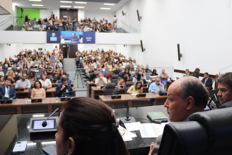 ALEMS debate desafios da educação e regulamentação do uso de celulares nas escolas